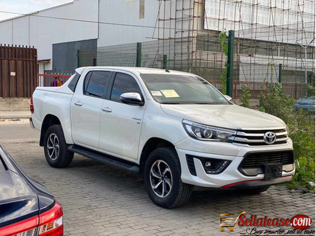 Tokunbo 2018 Toyota Hilux V6 for sale in Nigeria
