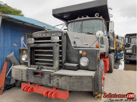 Tokunbo Mack D800 dump truck for sale in Nigeria