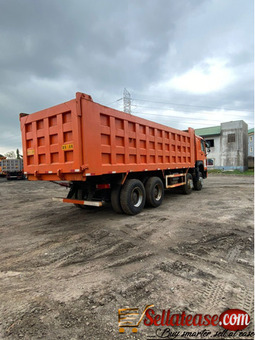 Tokunbo 40 tonnes Shacman dump truck for sale in Nigeria