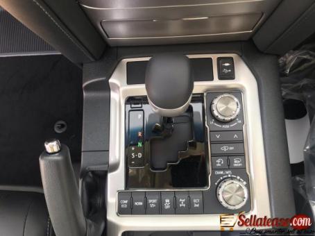 2019 Toyota land cruiser bulletproof B6 armoured for sale in Nigeria.