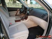 Tokunbo Toyota Highlander 2013 full option for sale in Nigeria