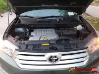 Tokunbo Toyota Highlander 2013 full option for sale in Nigeria