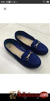Female flat shoes