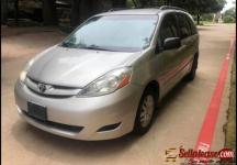 Tokunbo 2010 Toyota Sienna for sale in Nigeria