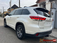 Tokunbo 2017 Toyota Highlander XLE for sale in Nigeria - 4