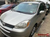 Tokunbo 2004 Toyota Sienna for sale in Nigeria