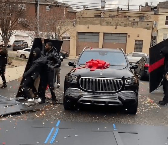 50 Cent gifts his girlfriend a 2021 Mercedes-Maybach GLS 600 as a Christmas present