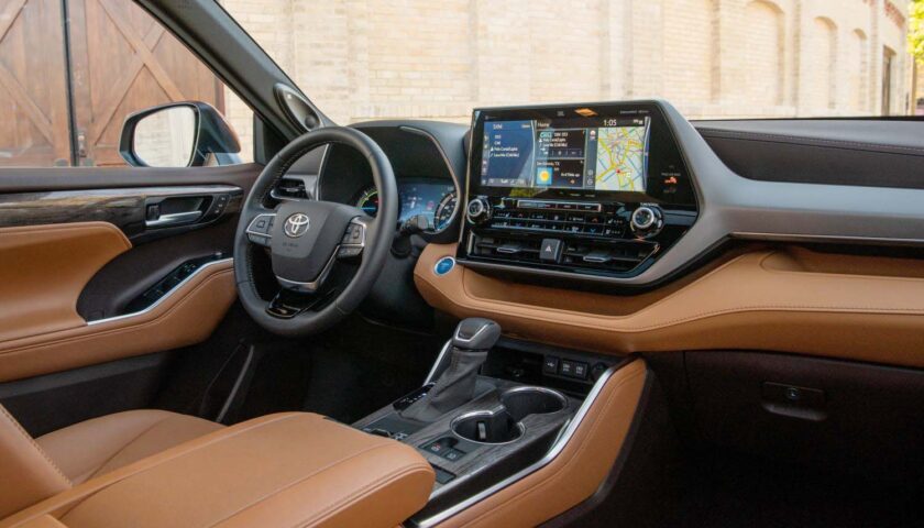 Specs and price of 2022 Toyota Highlander in Nigeria