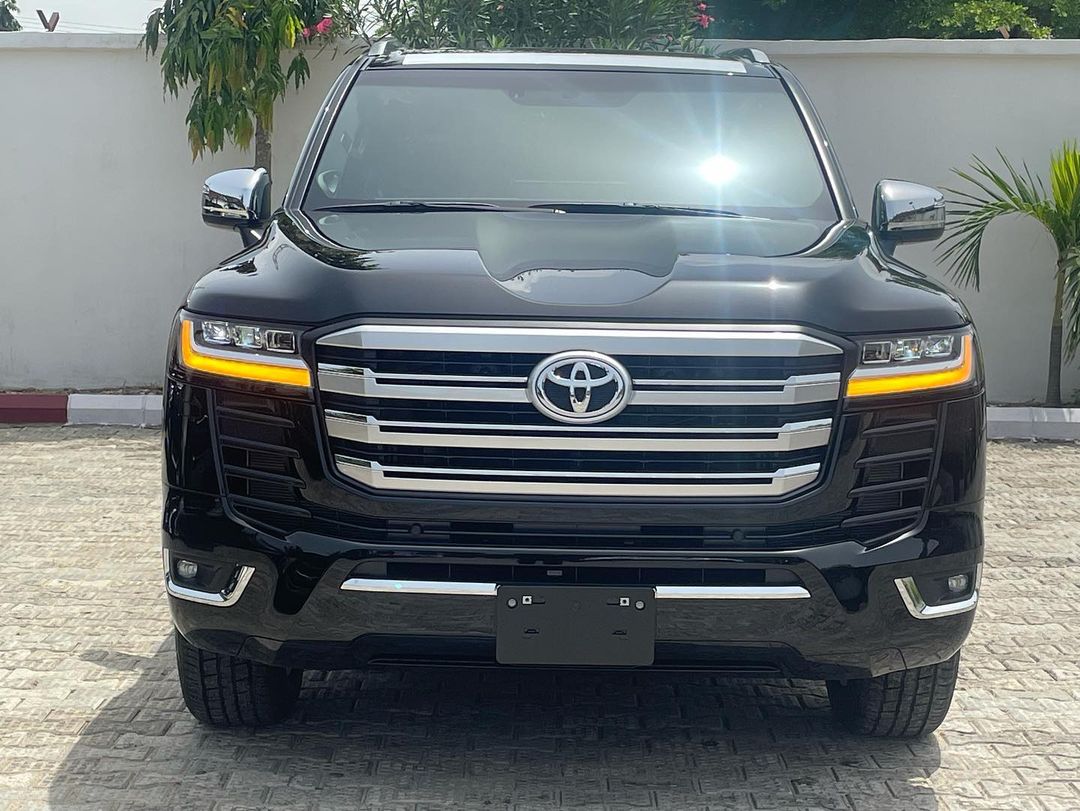specifications and price of 2022 Toyota Land Cruiser VXR Twin-turbo in Nigeria