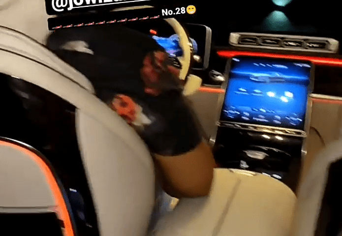 The price of Jowizazaa's 2022 Mercedes-Maybach S580 two-tone