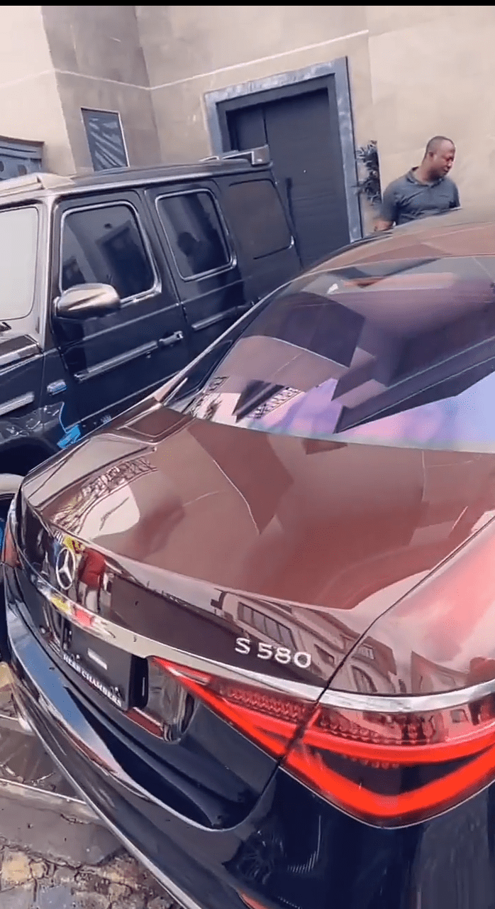 Price of Jowizazaa's 2022 Mercedes-Maybach S580 two-tone