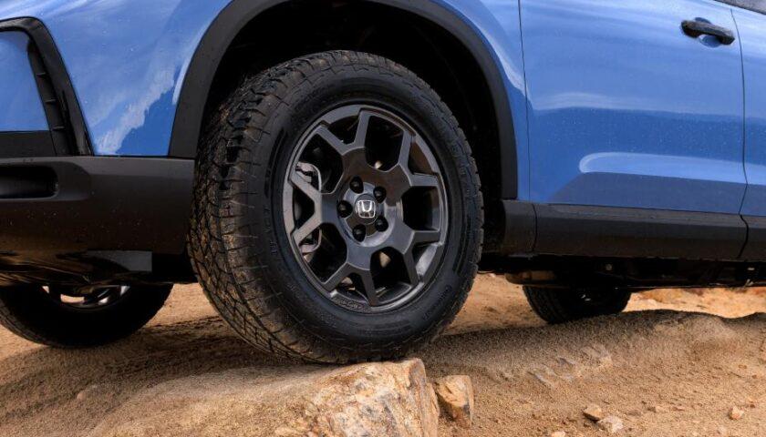The wheel of the 2023 Honda Pilot