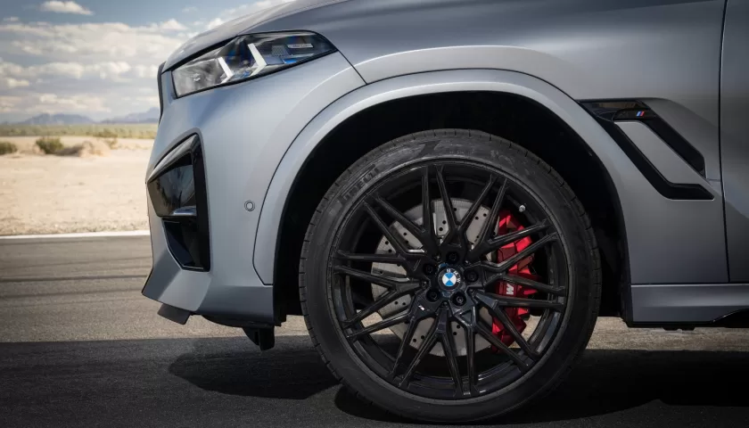 The 21-inch light alloy wheels of the 2023 BMW X6 M Competition