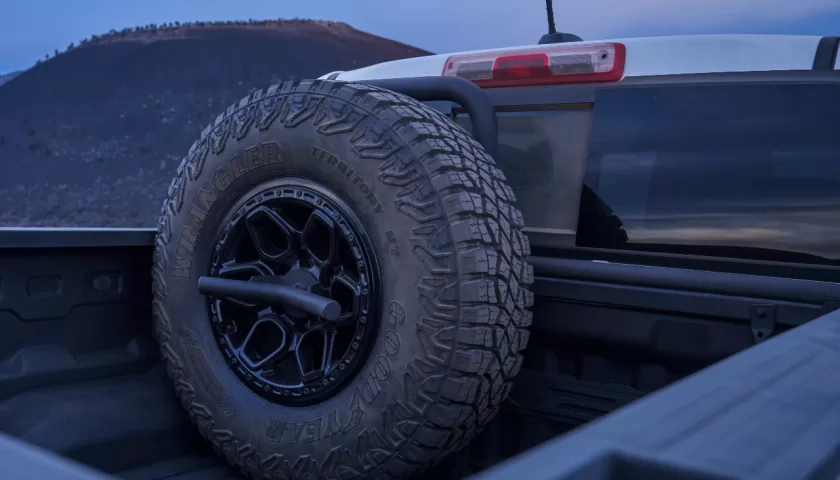 2024 Chevrolet Colorado ZR2 Bison spare tire