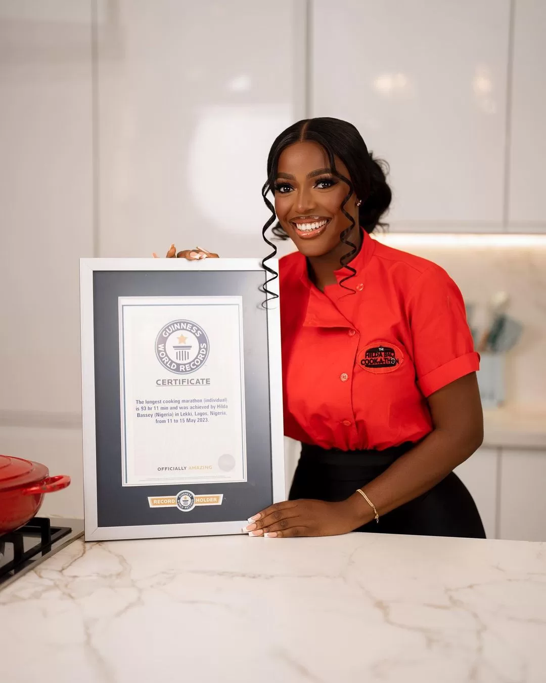 Hilda Baci posing with her Guinness World record