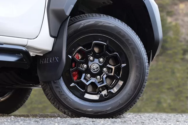 The standard 17-inch alloy wheels on the 2024 Toyota Hilux GR SPORT