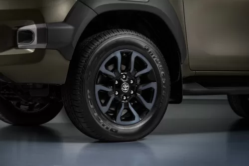 The alloy wheels of the 2024 Toyota Hilux Hybrid