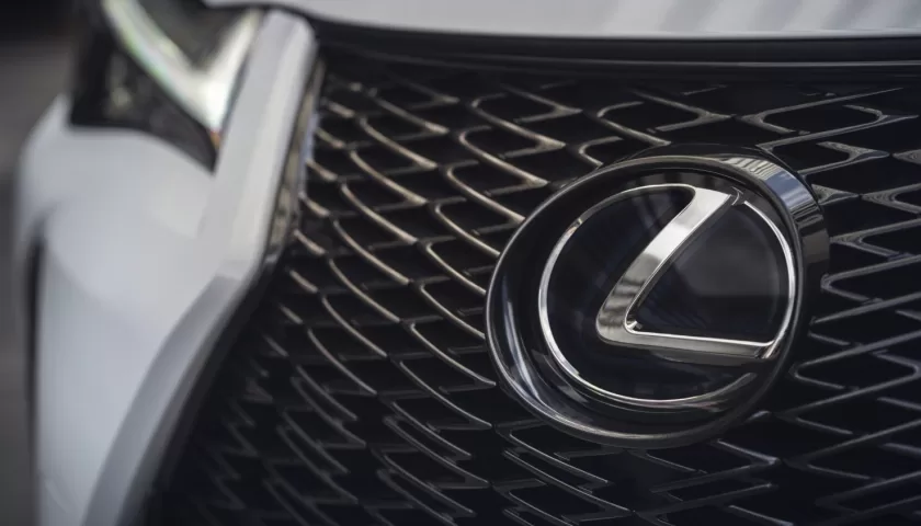 The front design of the 2025 Lexus UX 300h