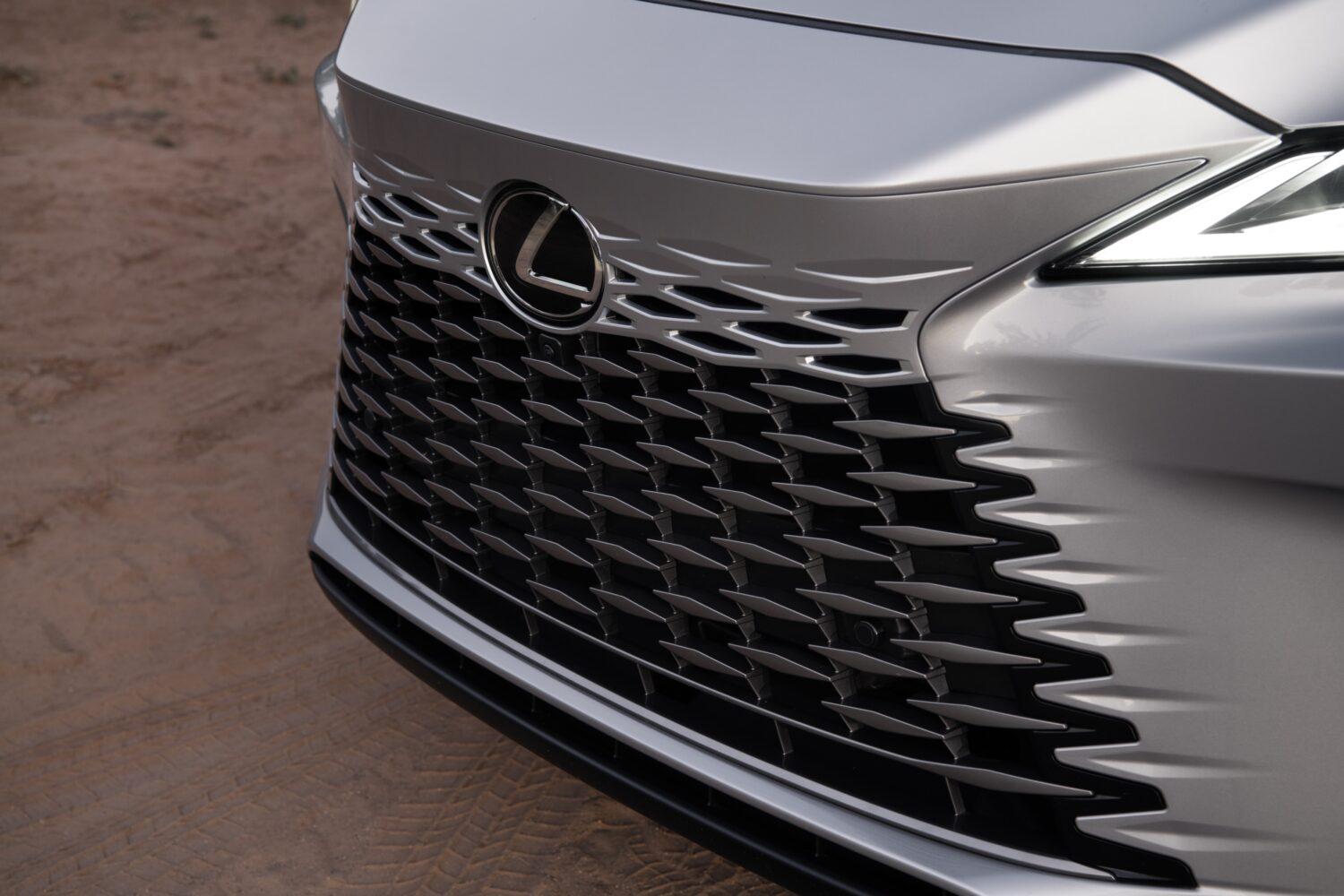Front design of the 2025 Lexus RX