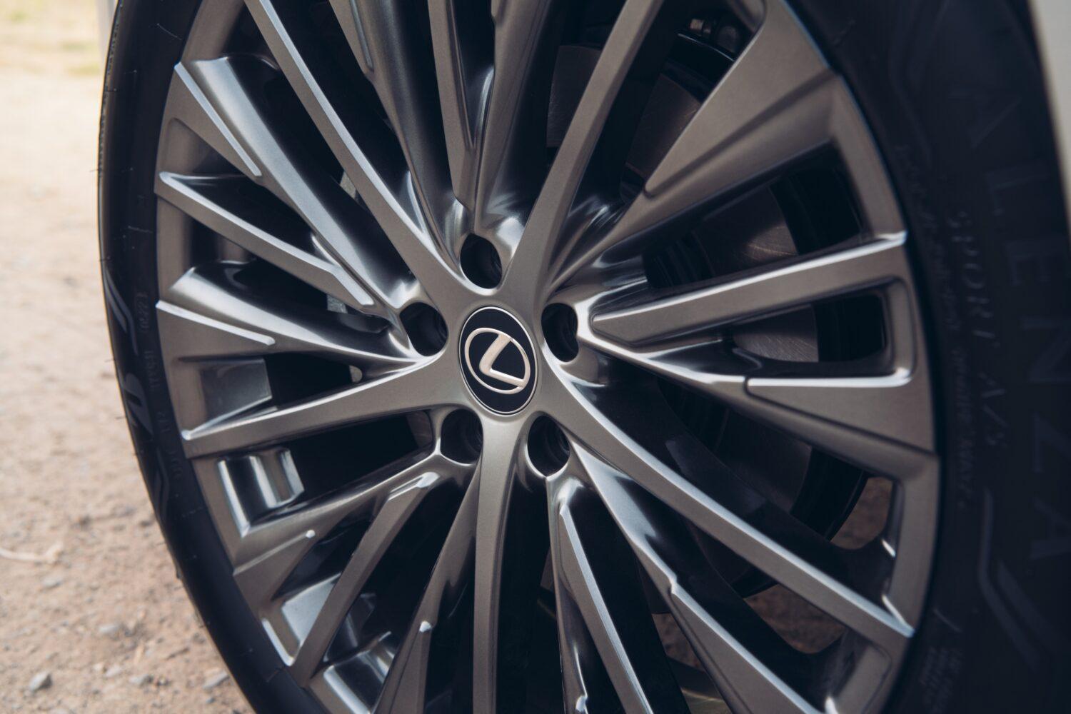 Alloy wheels on the new Lexus RX