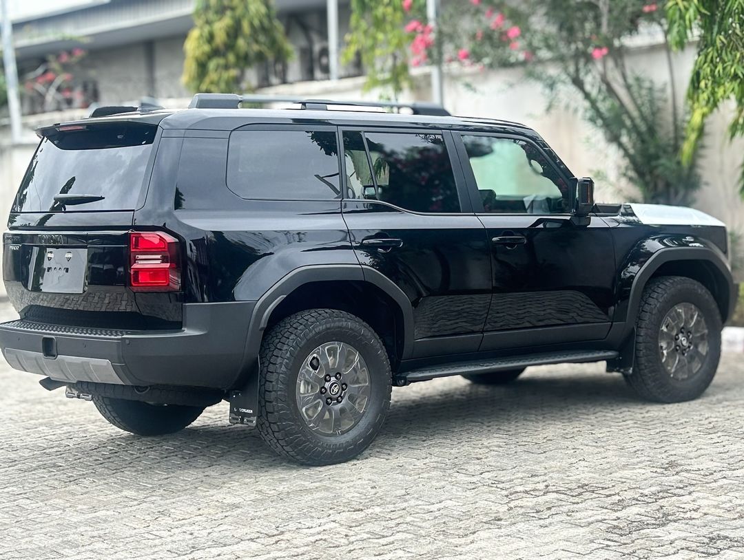 Exterior design of the 2024 Toyota Prado 2.4L