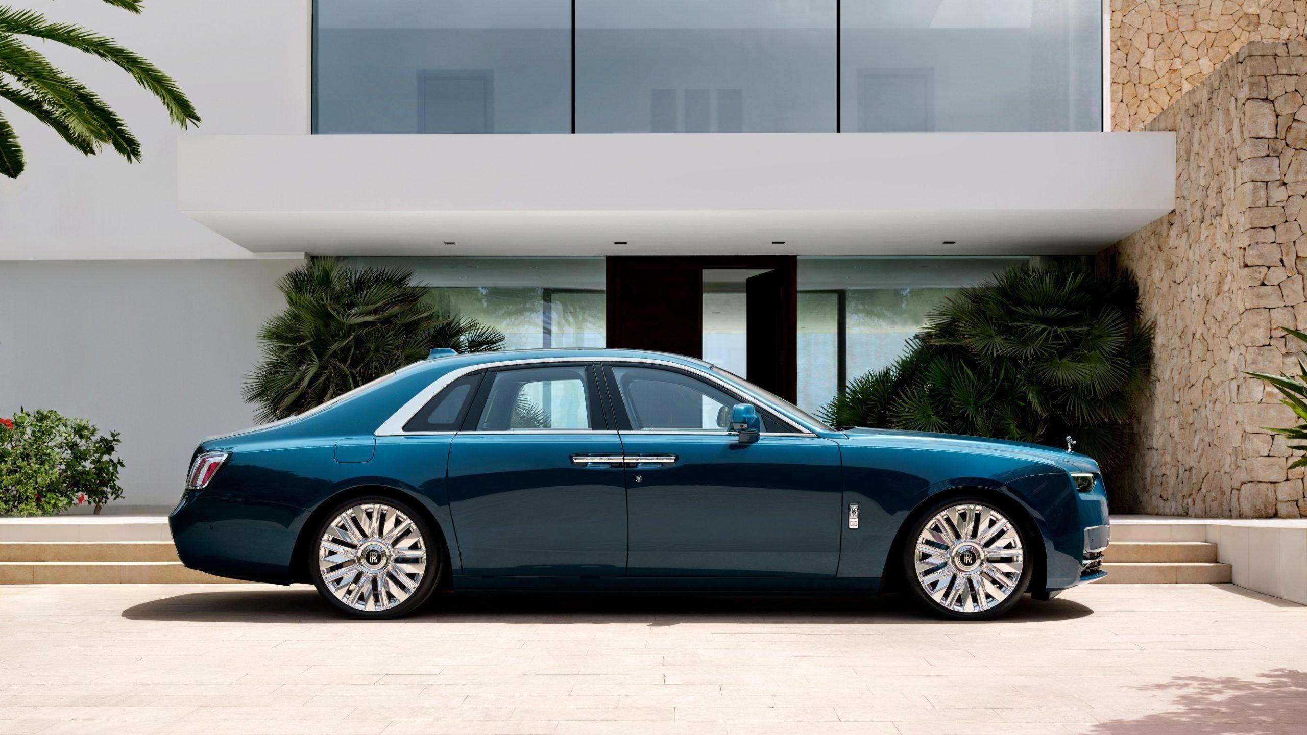 Side view of the 2025 Rolls Royce Ghost Series II