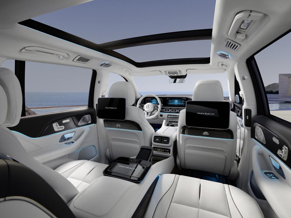 Rear seat entertainment system and full glass roof