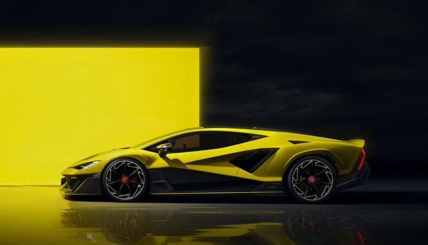 Side view of the 2026 Lamborghini Fenomeno