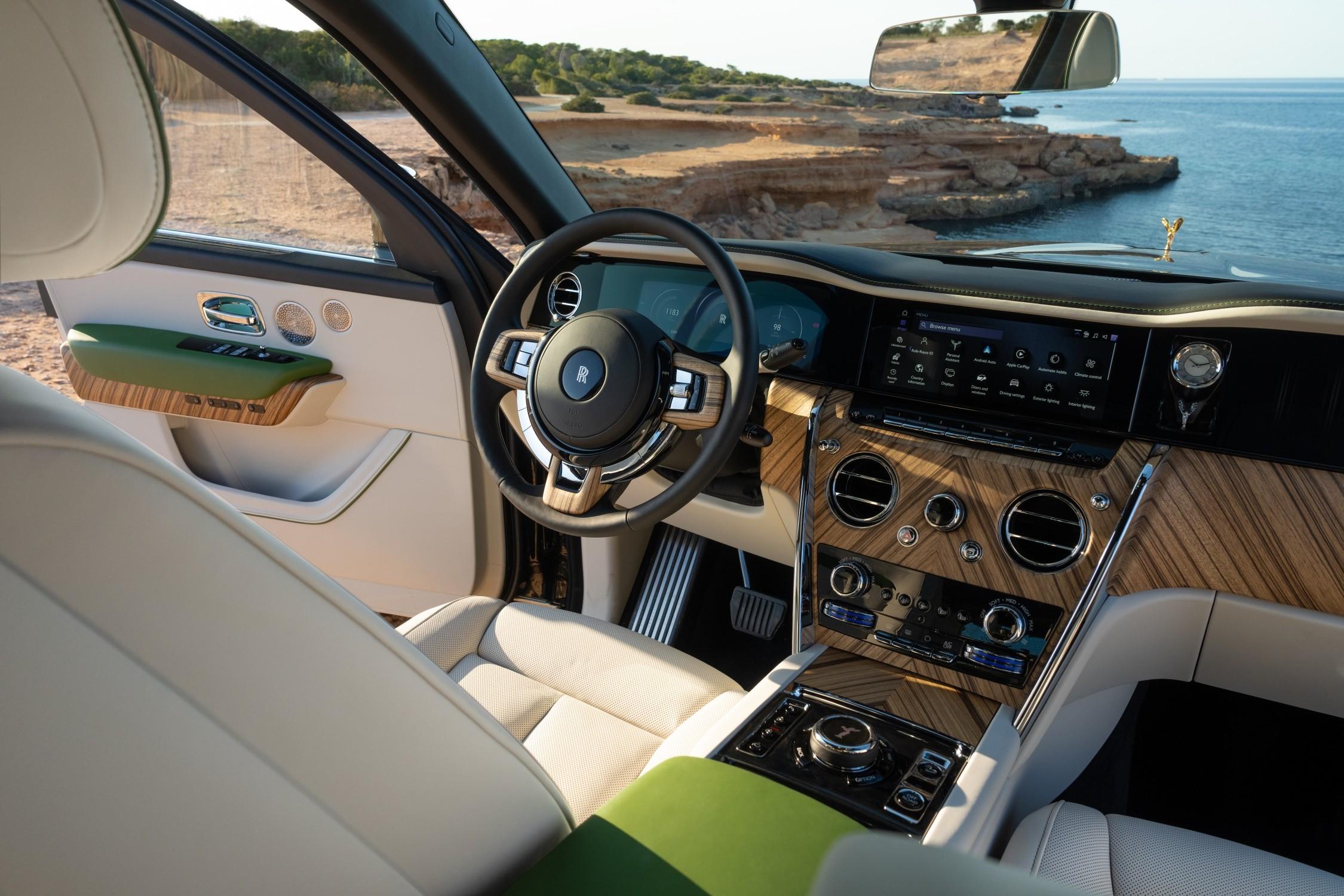 Infotainment and connectivity on the 2026 Rolls-Royce Cullinan 