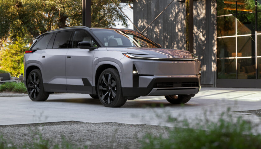 The front design of the 2027 Toyota Highlander