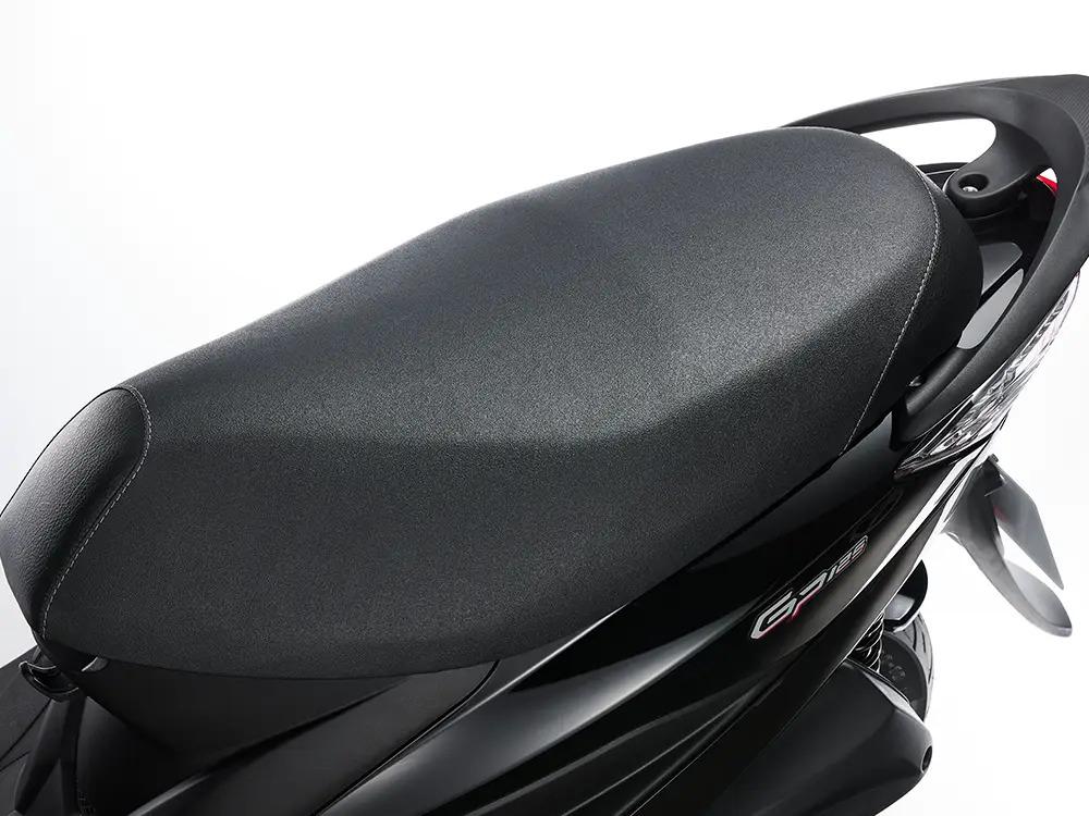 Comfortable seats on the Kymco Jockey 125