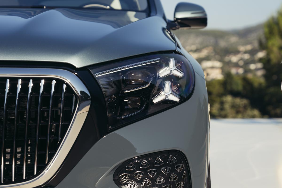 Exterior design of the new 2027 Mercedes Maybach GLS 680