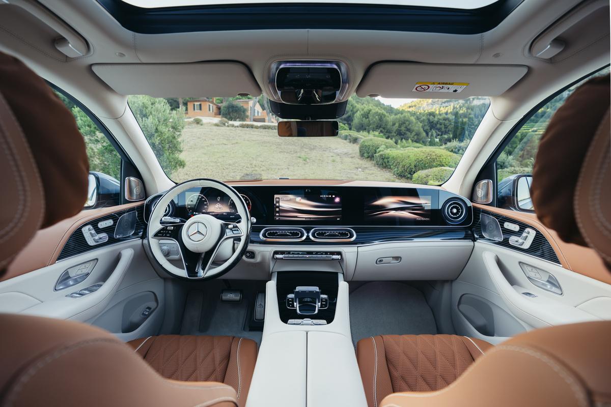 Interior design of the 2027 Mercedes-Maybach GLS 680